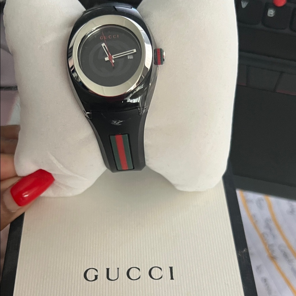 Gucci Black Timepiece with Red and Green Stripes - Picture 3 of 6